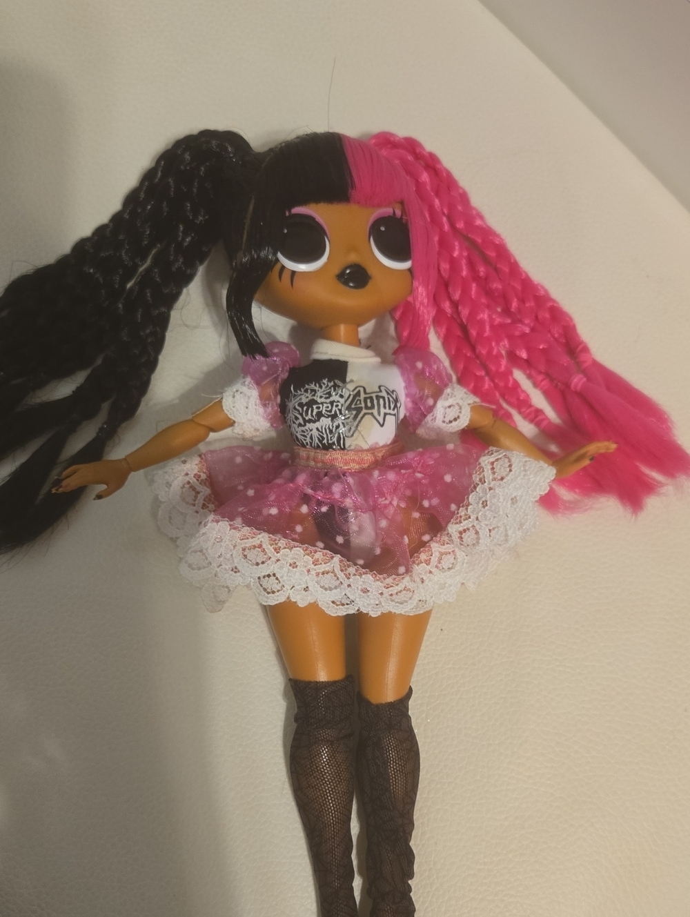 LOL Surprise OMG Remix Super Sonix Metal Chick Doll – Missing Shoes